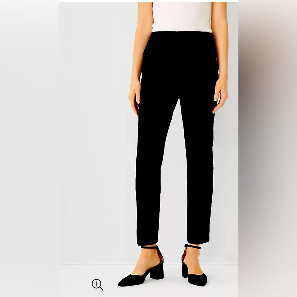 NWT - Ann Taylor: The Side Zip Ankle Pant in Bi-Stretch - M